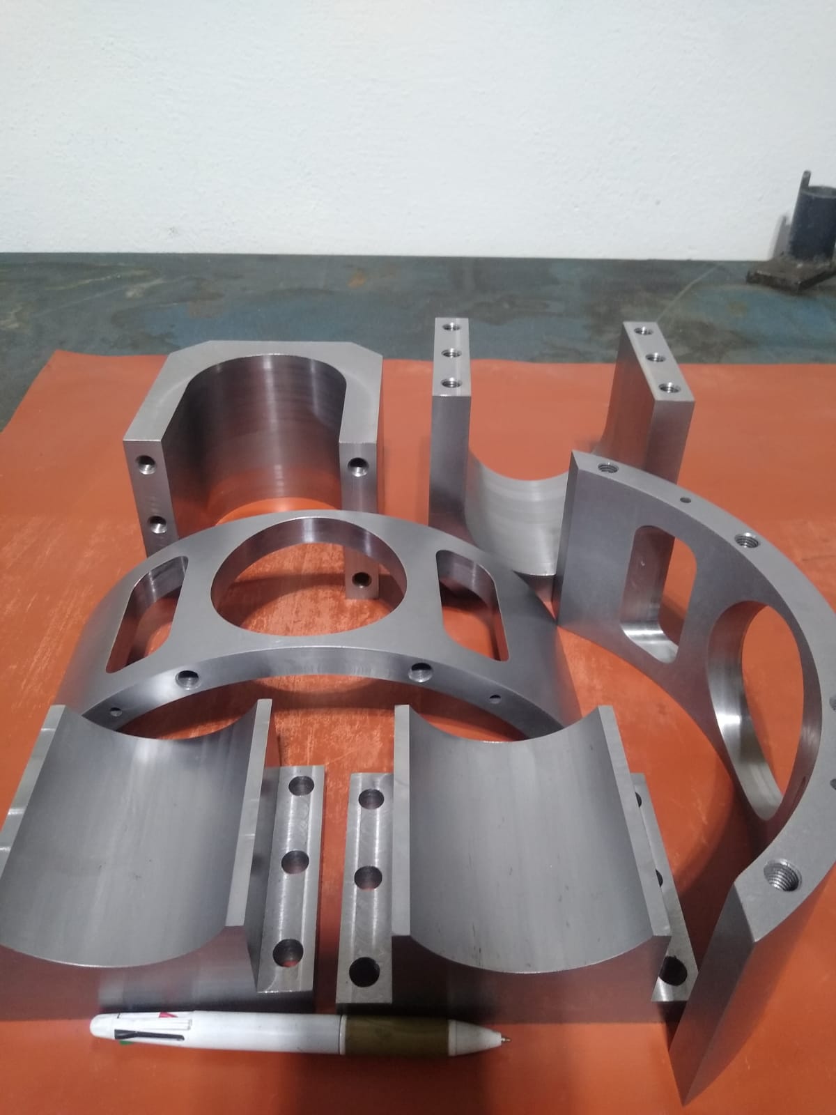 Piezas con geometrías complejas maquinadas por MAKINTECH